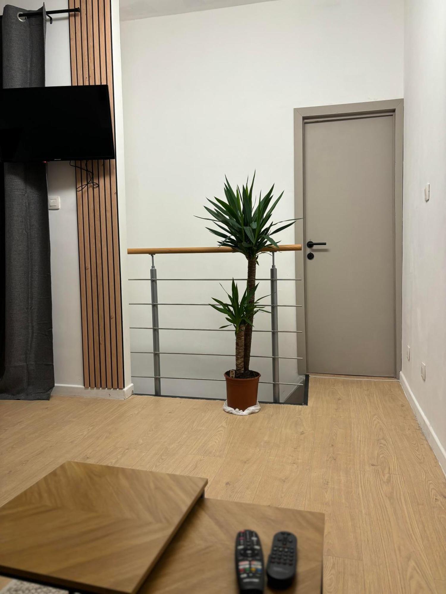 Ubuntu House - Charleroi Appartement Buitenkant foto
